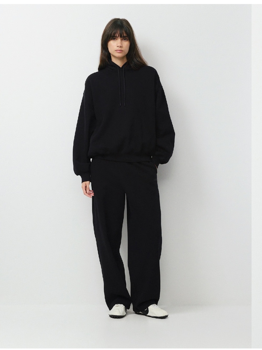 ARITZIA NWT BLACK SWEATFLEECE SET MEGA FLUTTER & MEGA HOODIE - Picture 8 of 11
